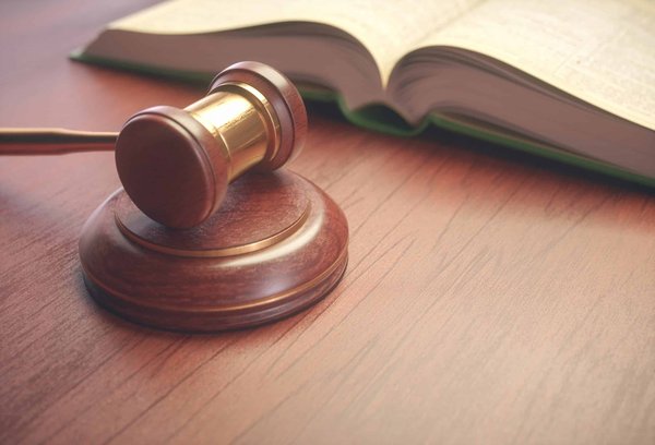 Quels sont les cadres légaux pour l'exploitation des données utilisateurs par une plateforme de streaming vidéo?